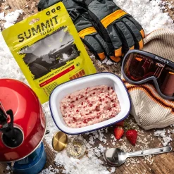Summit to Eat Rice Pudding with Strawberry / Risengrød med jordbær